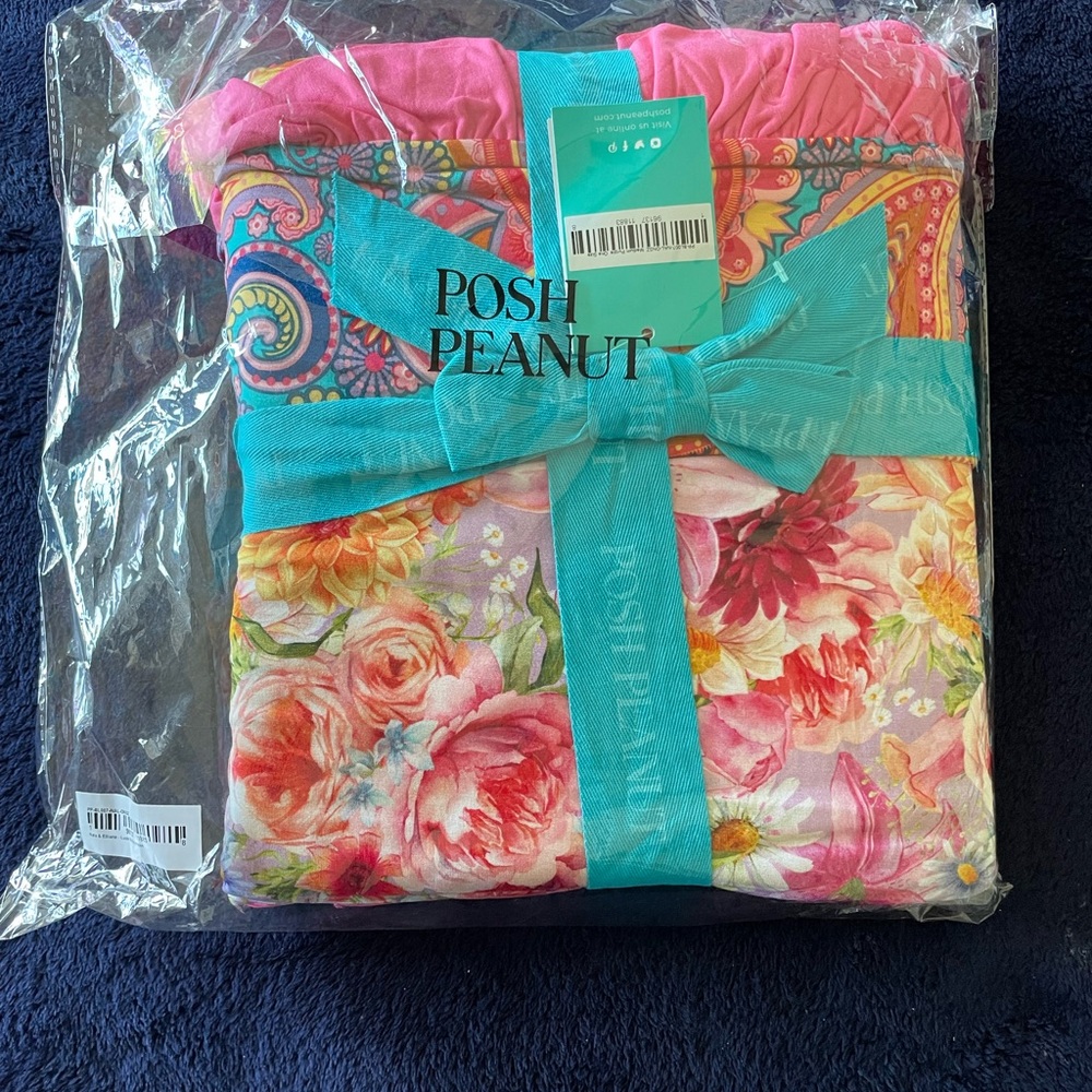 NWT Posh Peanut Ruffled Luxe Patoo Blanket Nala/Elliana
60x60